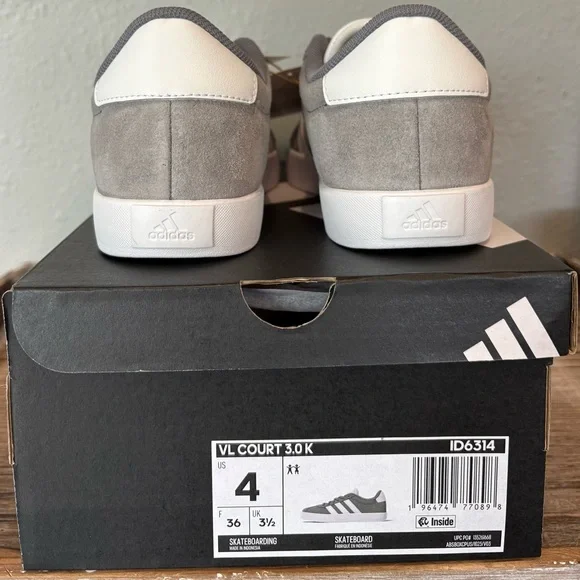 Adidas VL Court 3.0 K Sneakers, Unisex Big Kids Size 4, BNWT in box